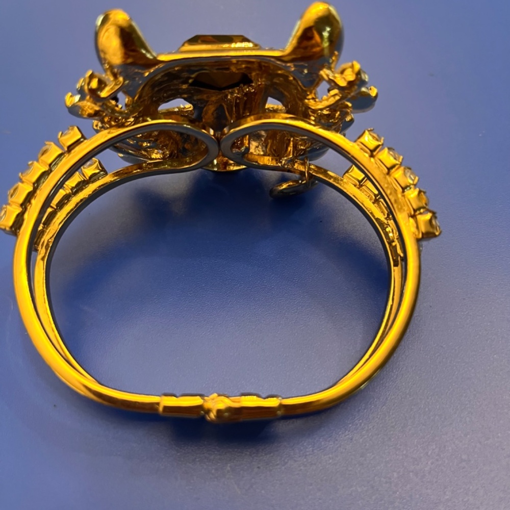 Vintage BETSEY JOHNSON Hollywood Glam Collection  Lion Head Bangle Bracelet. - Picture 6 of 7